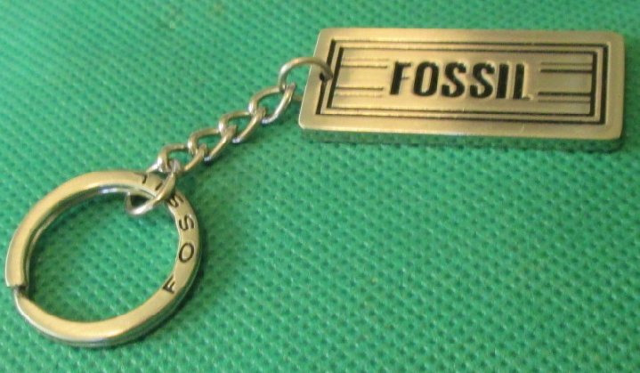 FOSSIL logo metal keyring key chain 1.75"