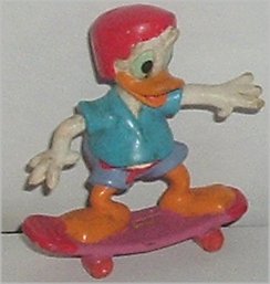 DONALD DUCK PVC Figure on Skateboard 2" Disney Applause DONALD DUCK PVC Figure on Skateboard 2" Disney Applause